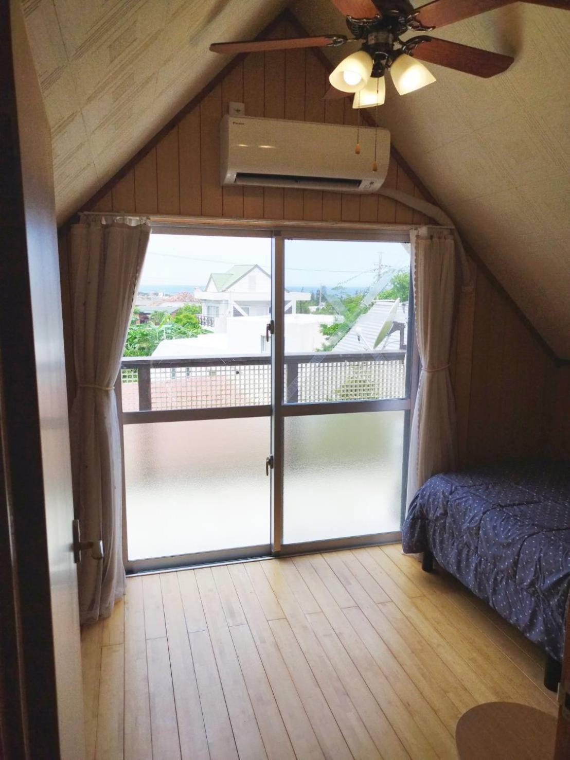 Cottage Blue Onna Ngoại thất bức ảnh